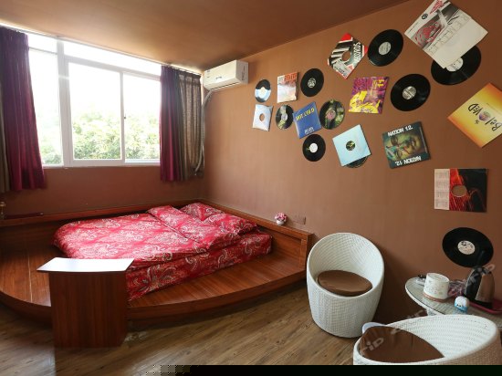 复古榻榻米主题房