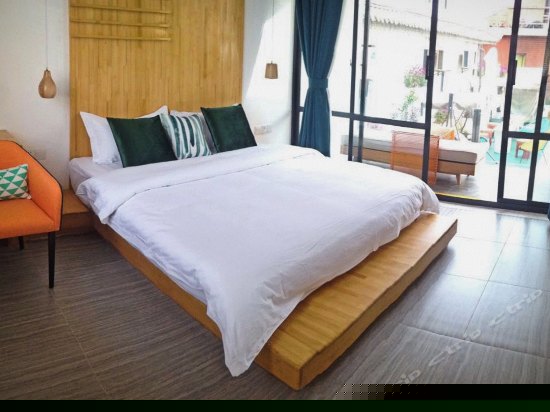 独立阳台大床房