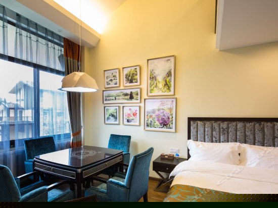 豪华山景家庭套房