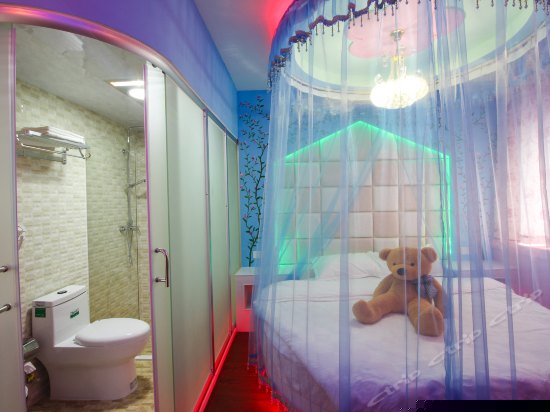 豪华吊篮圆床房