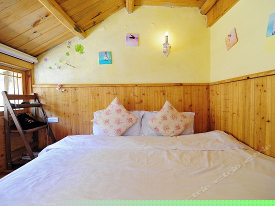 A栋花粉阁阁楼榻榻米房