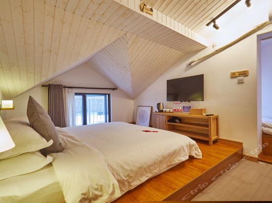 山景露台亲子房