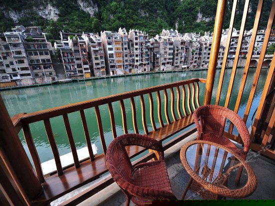 凤栖语清幽双标蜜月家庭房(江景)