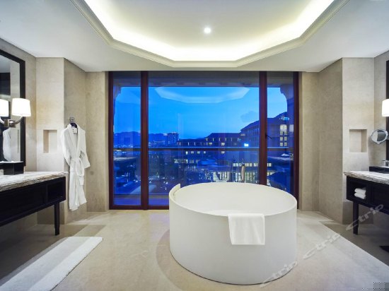 尊贵豪华海景套房