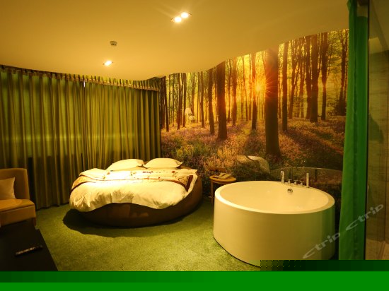 浴缸主题房