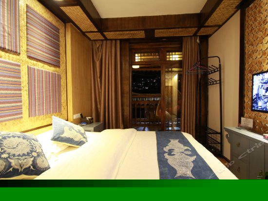 2楼豪华独立观景阳台大床房