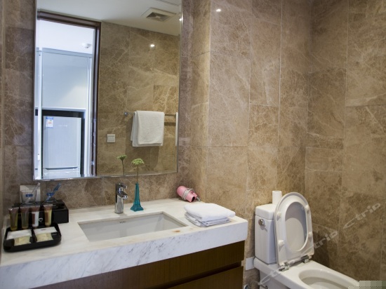 豪华海河景大床房