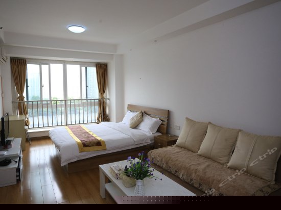 豪华大床房落地大窗