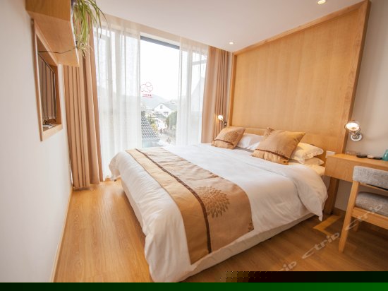 阳光景观大床房（202）