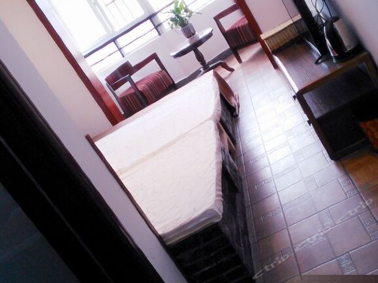 云山居超大床榻榻米房