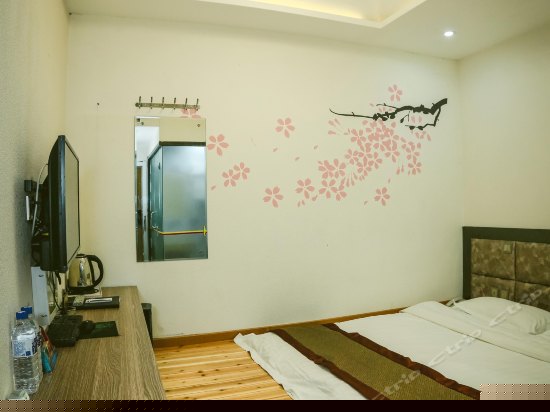 经济大床房（无窗）