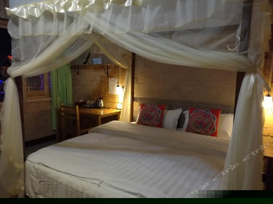 逸龙苑主院大床间