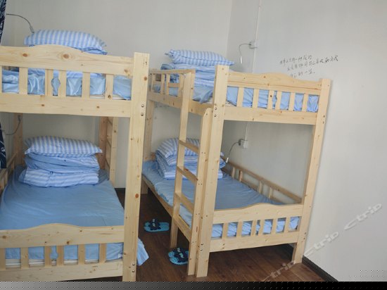 女生四人床位间
