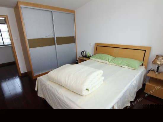 大阳台温馨大床房