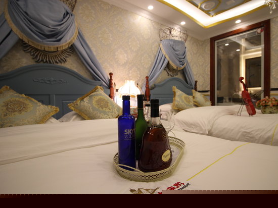 豪华宫廷家庭房