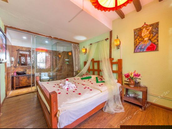 尊尚豪华大床房