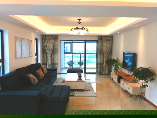 普罗旺斯薰衣草主题180度海景三居室套房