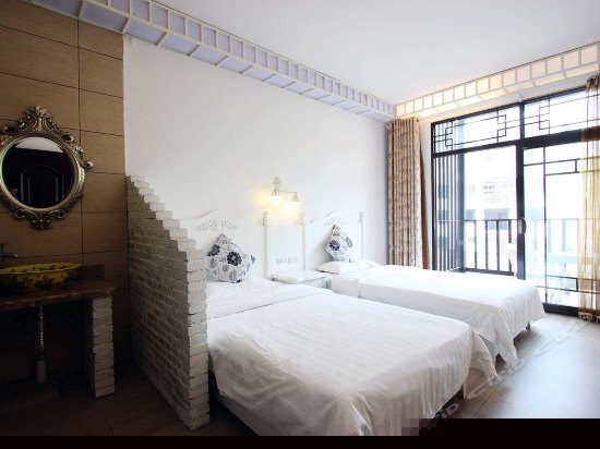 欧式阳台双人房