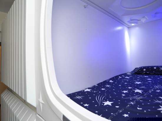 女生四人间单人舱