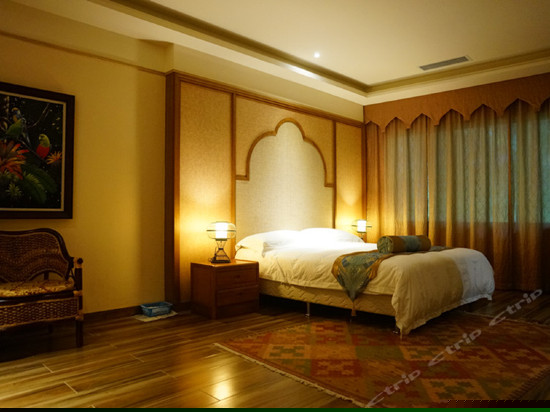 豪华大床房