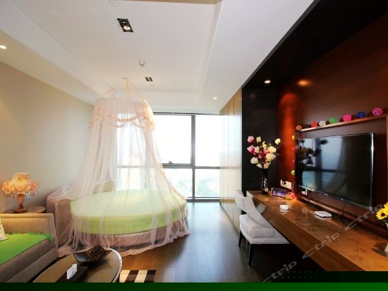 豪华观海圆床房