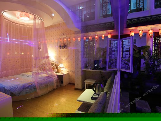 地中海情侣主题圆床房