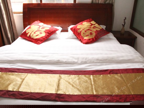 雅致精品情侣大床房