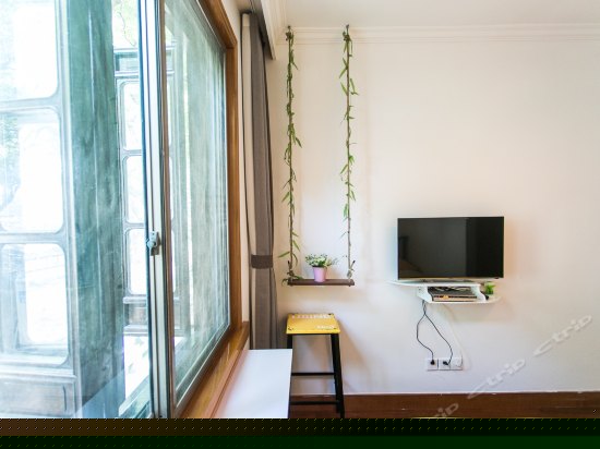 若水loft工业风大床房