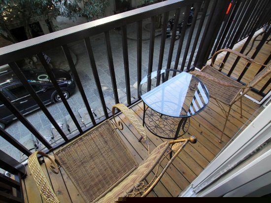 阳台迷你大床房