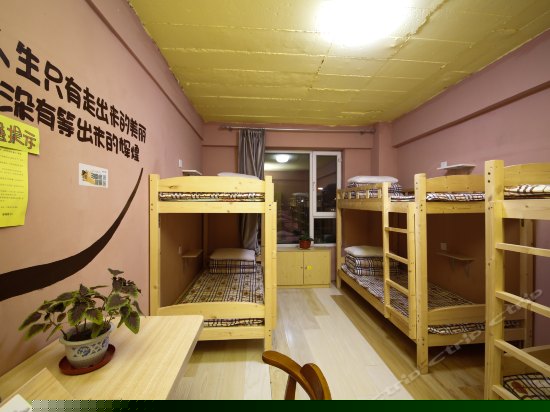 男生六人间(床位)