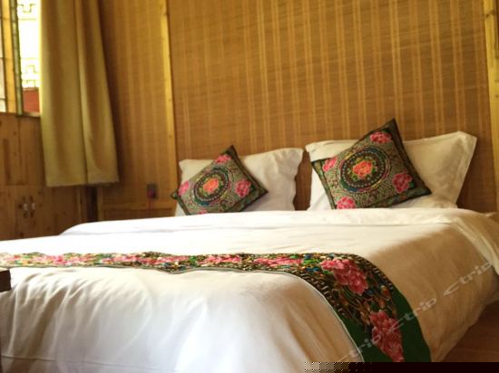 傣家风情三人间