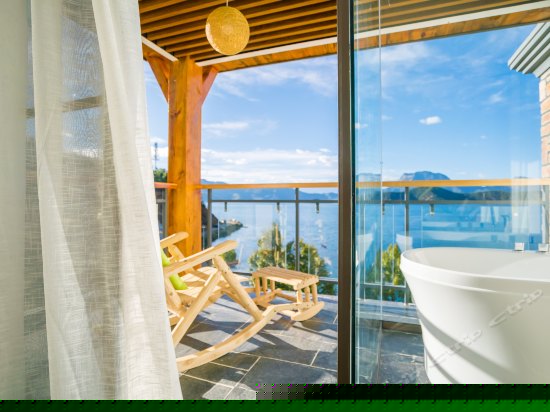 且曼270度湖景大床房