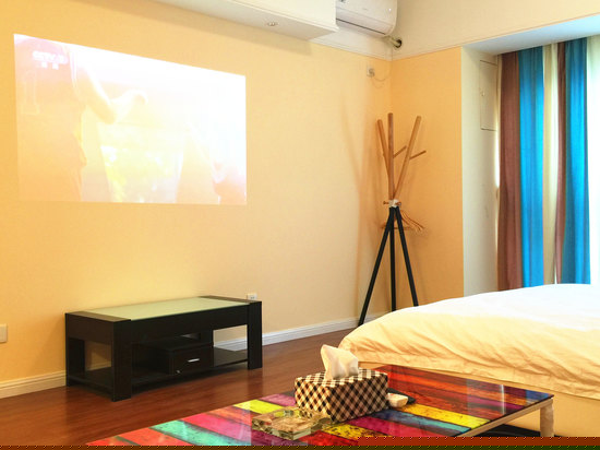 现代简约大床房