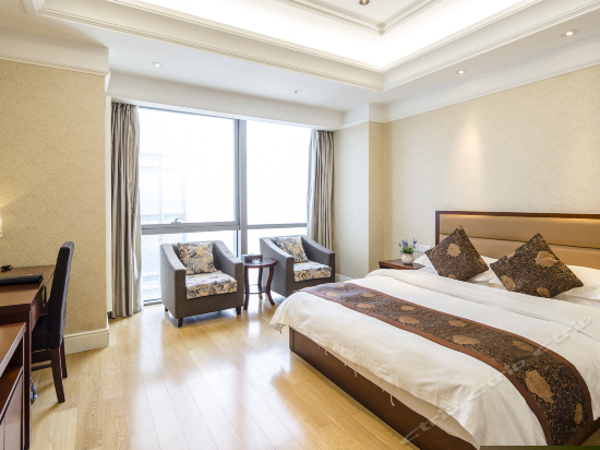 豪华行政大床房