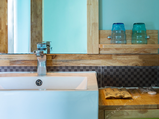 云窗雾阁大床房