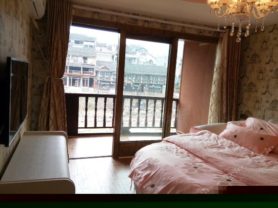 江景阳台圆床房