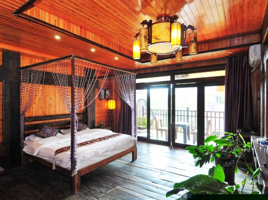 豪华风情大床房