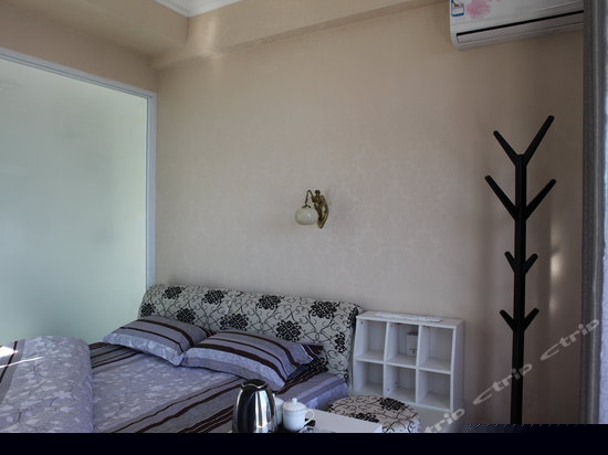 三楼榻榻米海景大床房