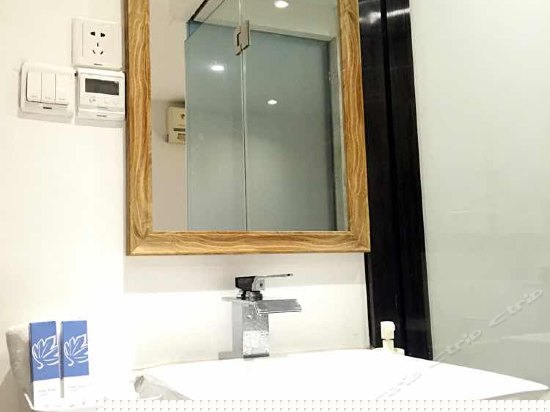 山景榻榻米远山大床房