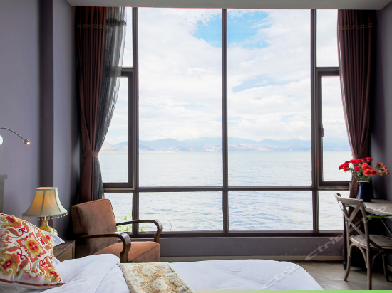 临水海景大床房