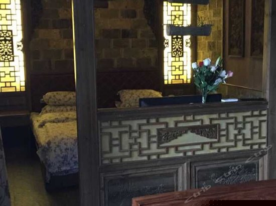 湖边豪华大床房