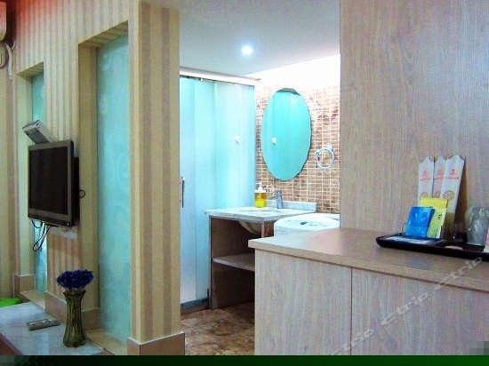 豪华电脑大床房