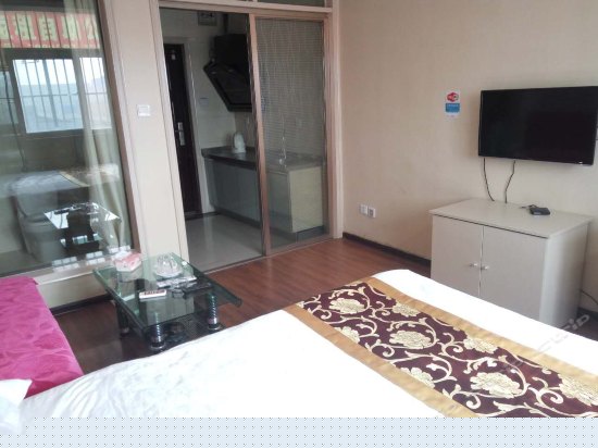 豪华温馨大床房