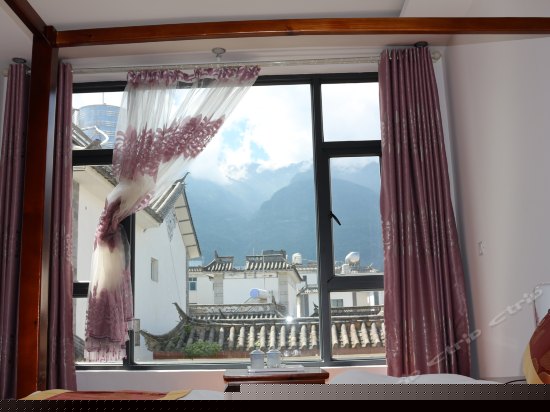 阳光榻榻米大床房