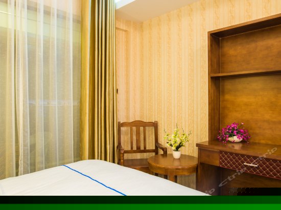 阳台山景家庭房