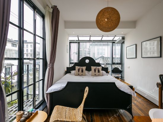 沧浪-河景大床房