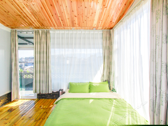 阳光榻榻米景观房