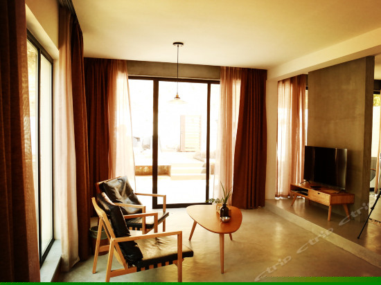 花园汤池情侣房