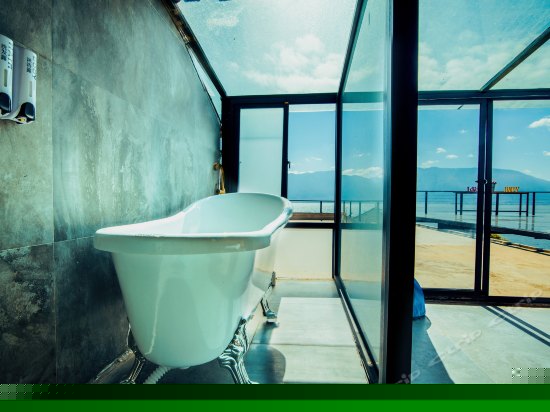 浴缸星空阁楼海景房