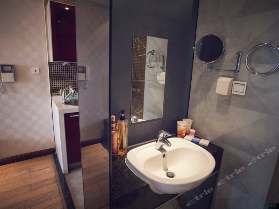 维尼熊温馨大床房